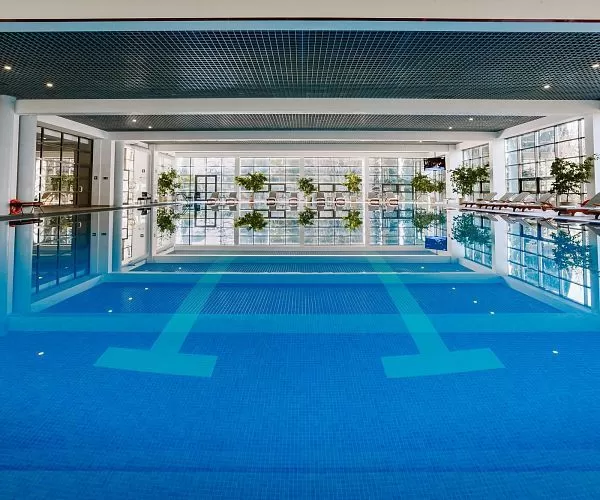 Бассейны и зал