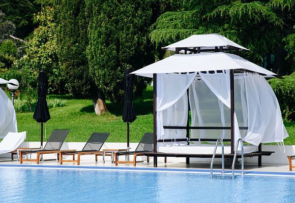 Яркое открытие пул-бара Legend of Baikal