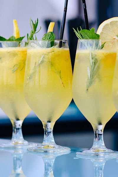 Яркое открытие пул-бара Legend of Baikal